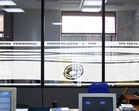 Vinilo de corte para mamparas o escaparates